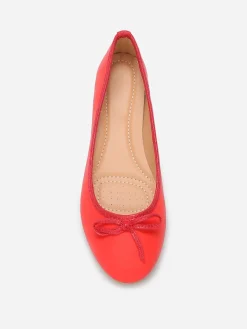 Sale La Modeuse Ballerines à bout rond et n艙ud Rouge