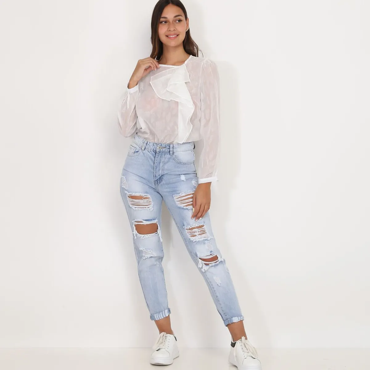 New La Modeuse Blouse transparente scintillante à volants Blanc