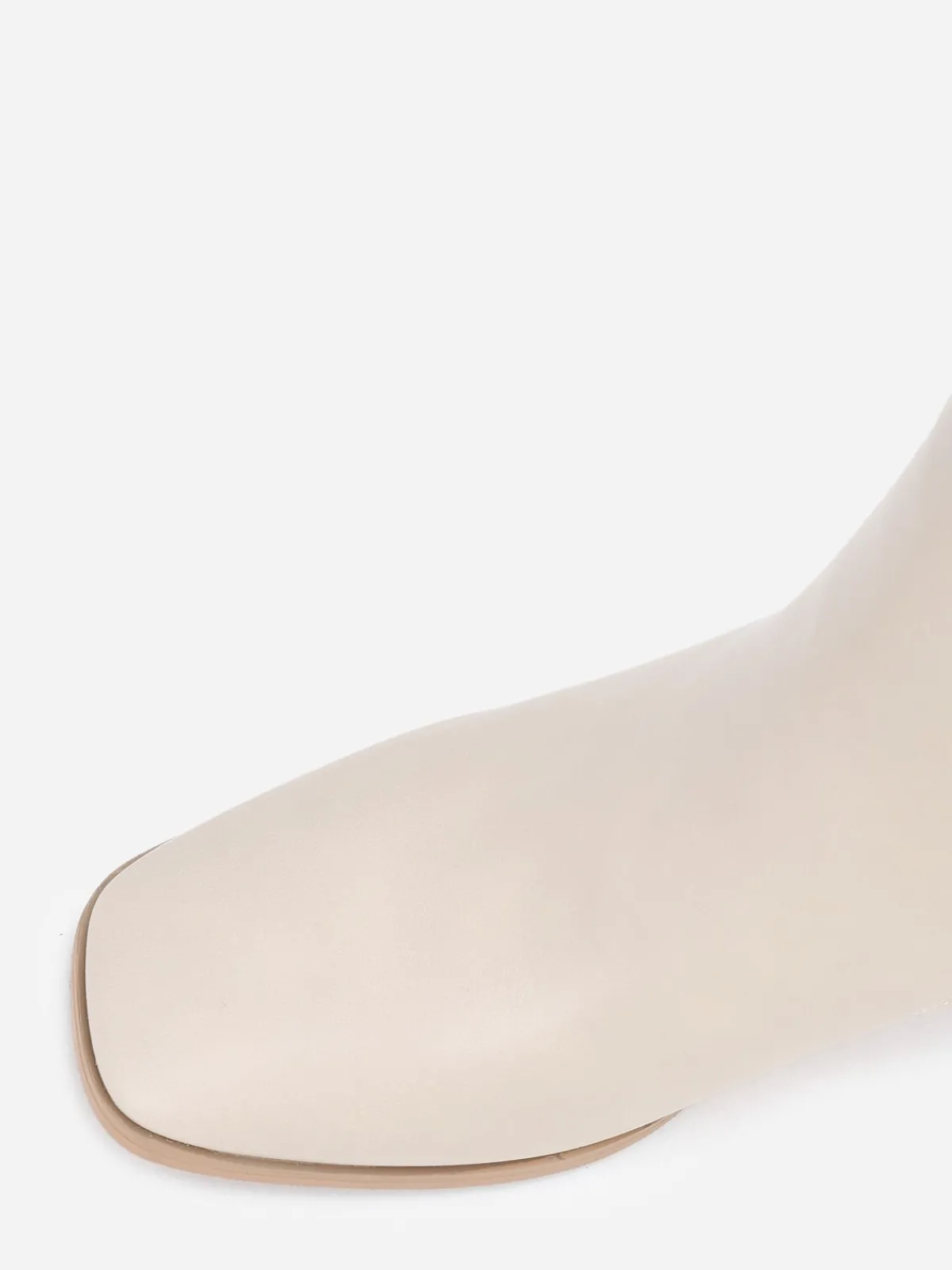 La Modeuse Bottines à bout carré et large talon Beige