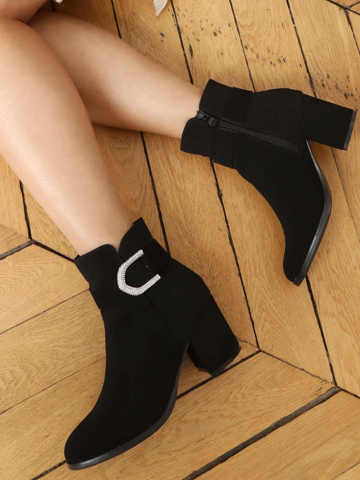 Hot La Modeuse Bottines à bride et boucle bijou Noir
