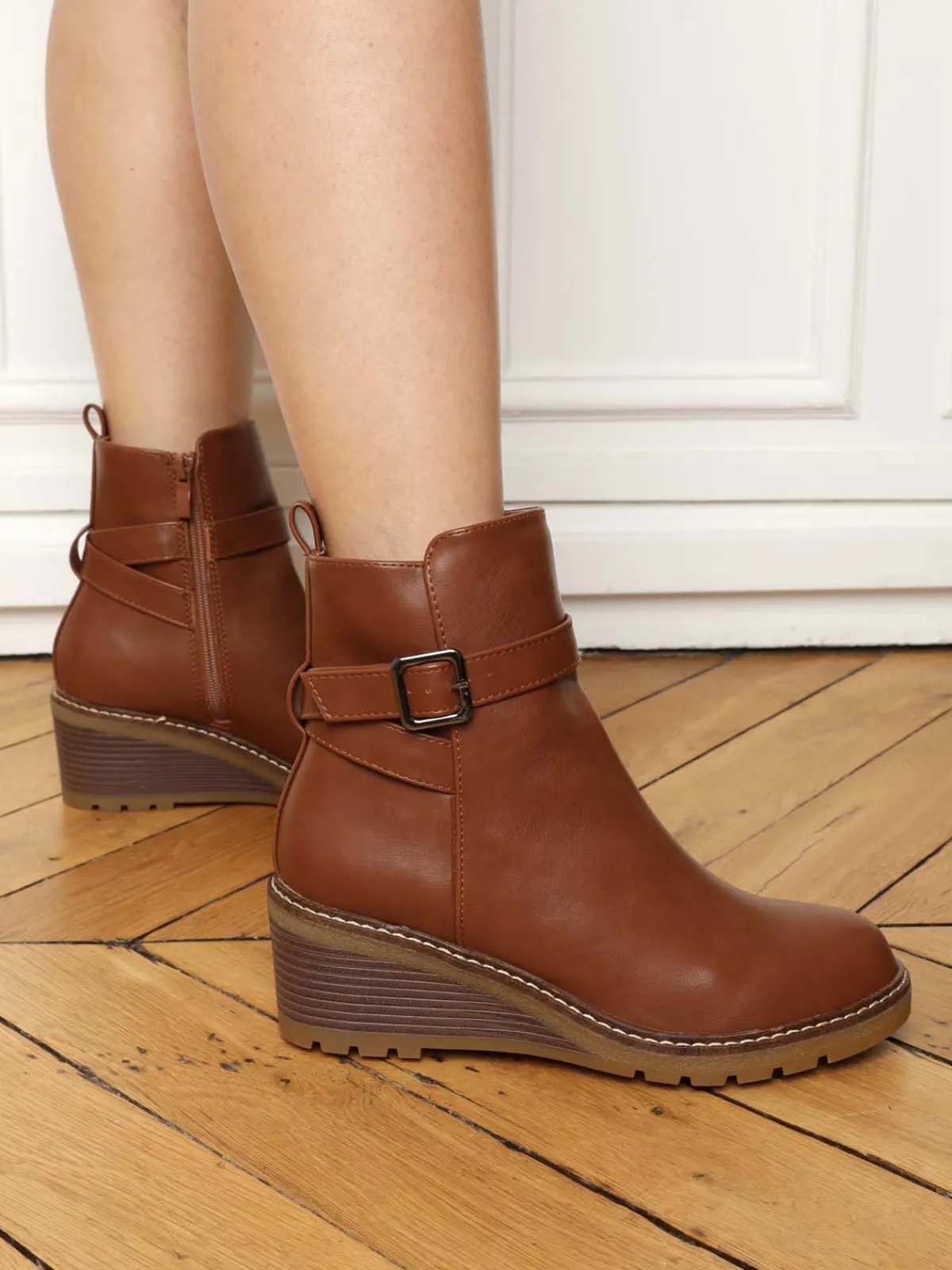 Outlet La Modeuse Bottines compensées à boucle Camel