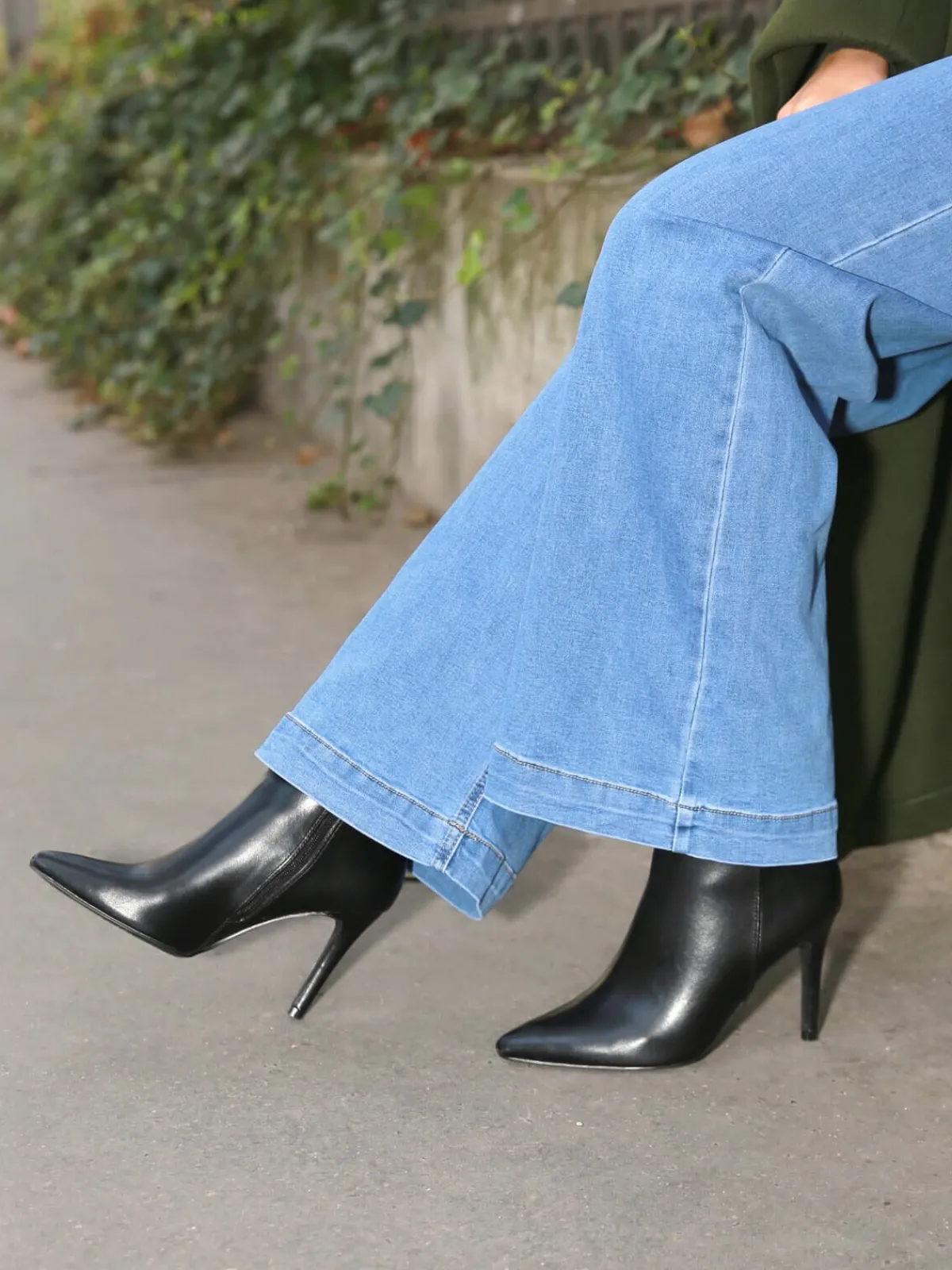 La Modeuse Bottines pointues à talon aiguille Noir