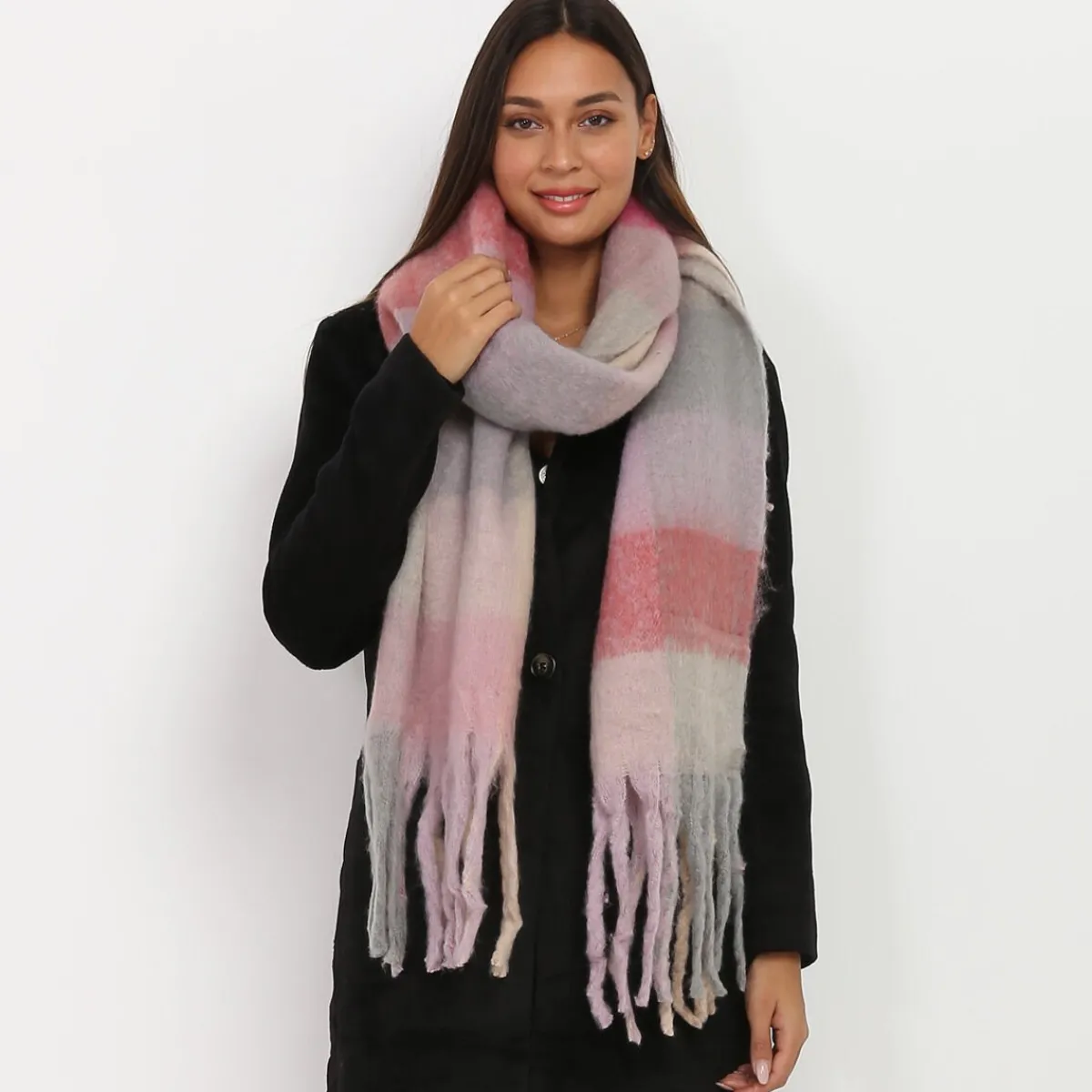 Hot La Modeuse Écharpe duveteuse à carreaux et franges Rose