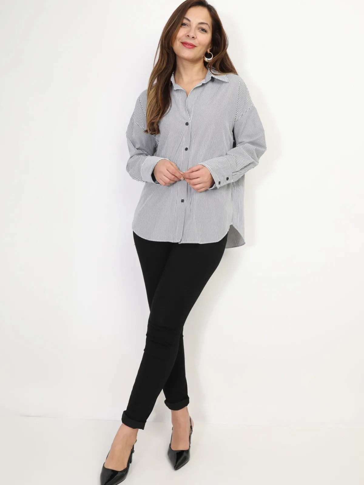 La Modeuse Chemise oversize à fines rayures Noir