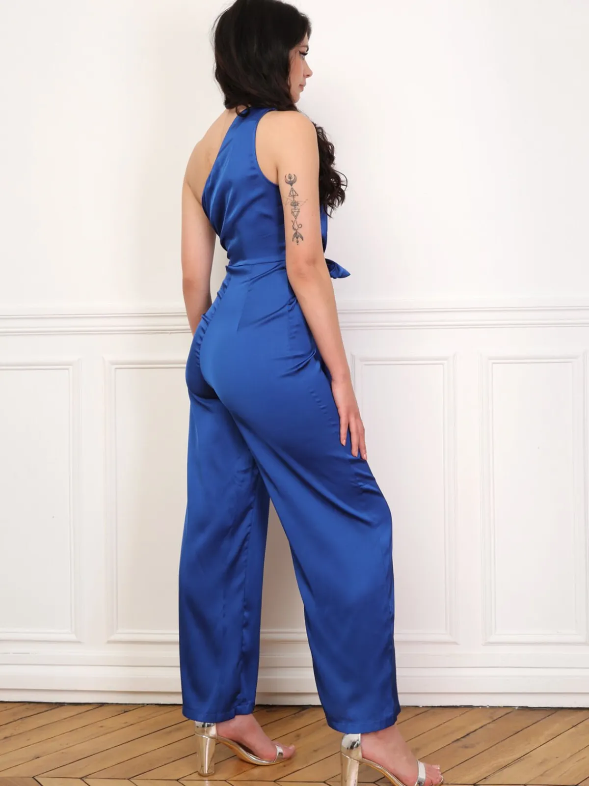 La Modeuse Combinaison satinée et asymétrique Bleu