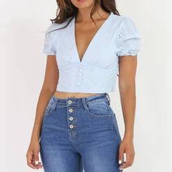 Outlet La Modeuse Crop top à broderie anglaise BleuClair