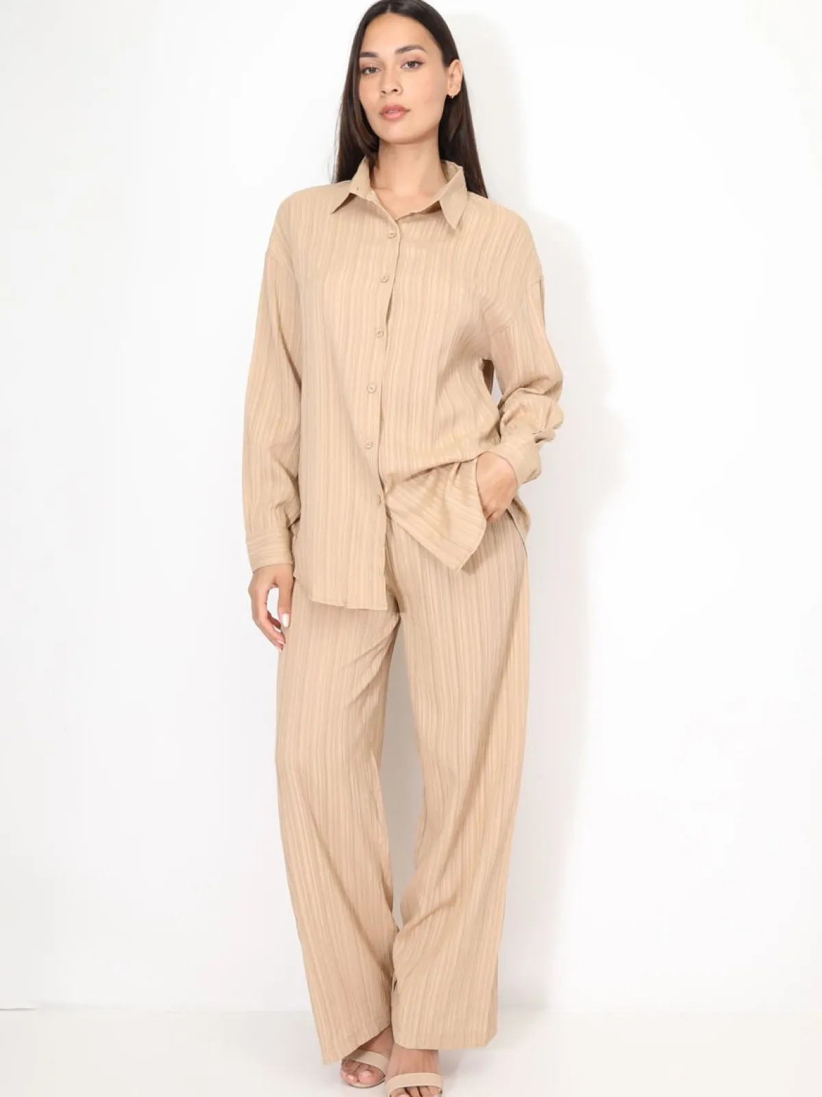 Sale La Modeuse Ensemble chemise et pantalon plissés Taupe