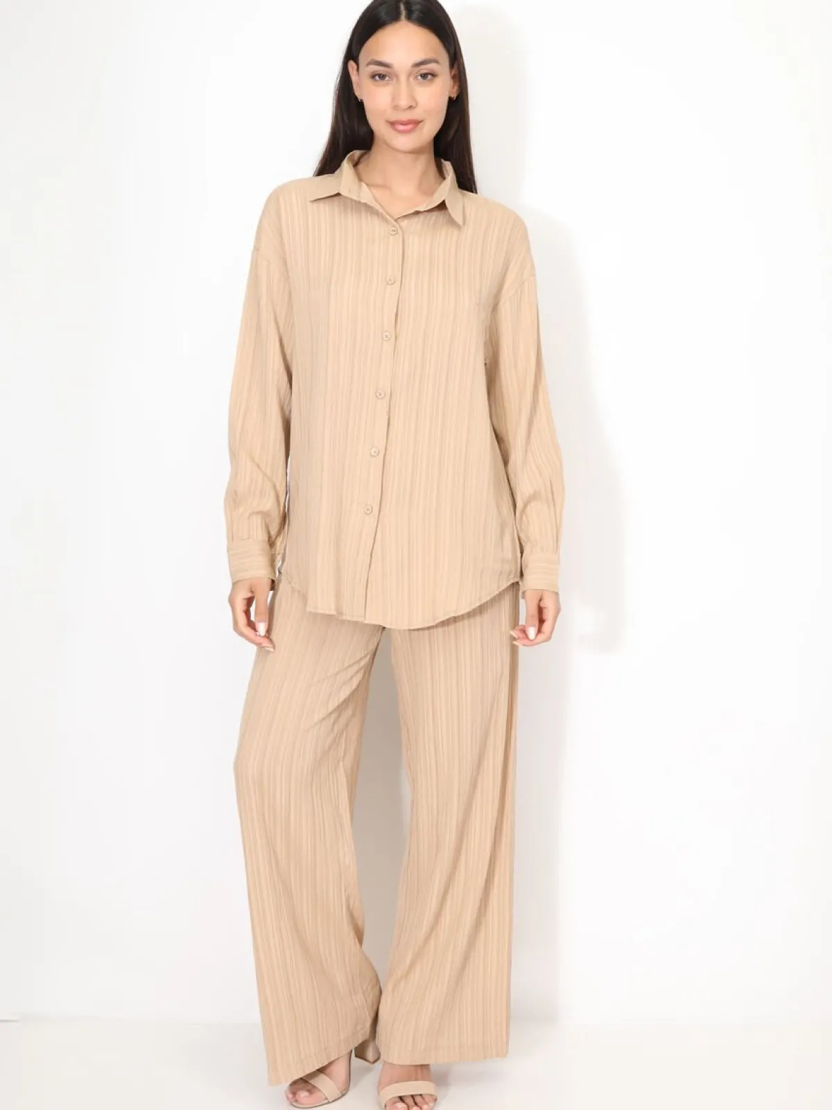 Sale La Modeuse Ensemble chemise et pantalon plissés Taupe