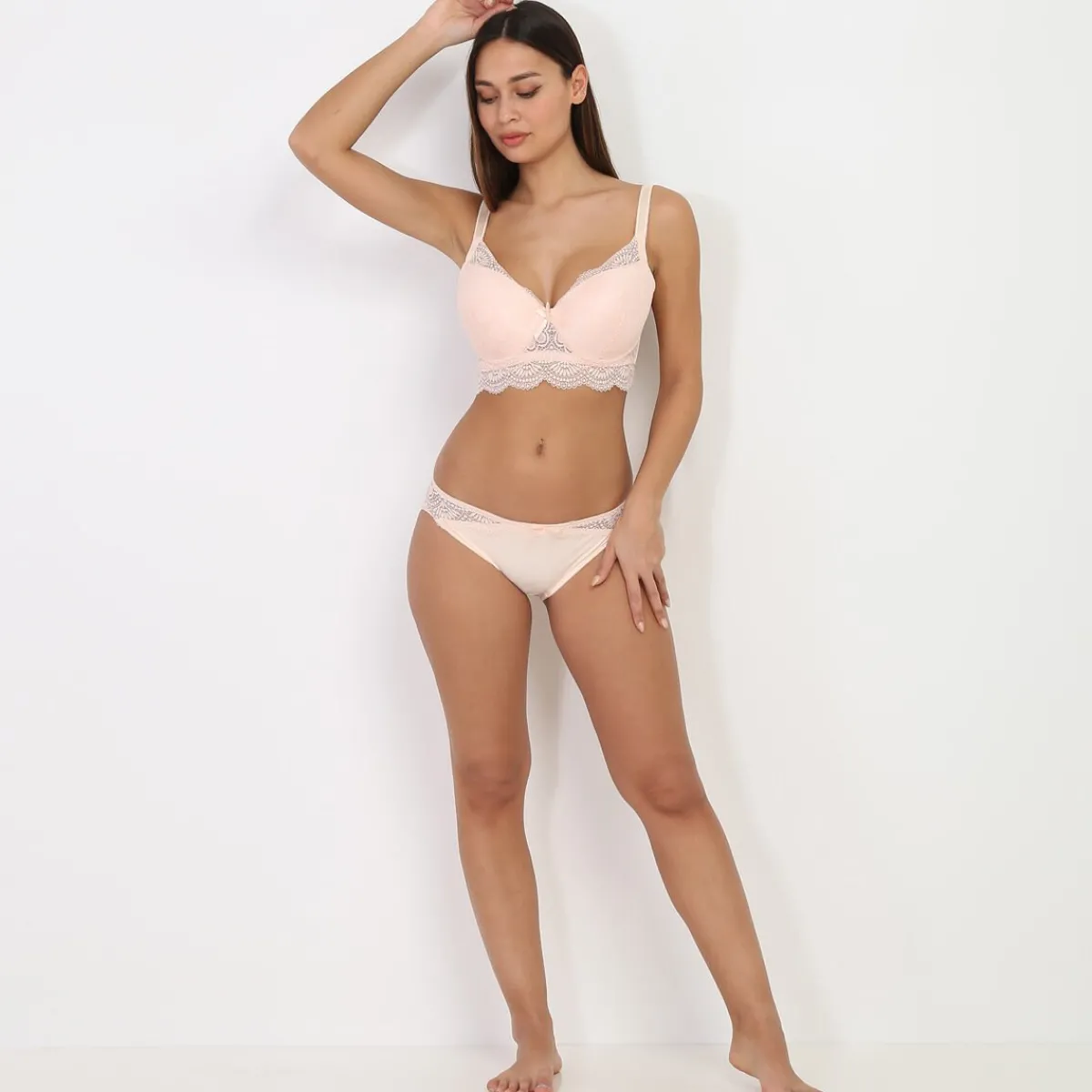 New La Modeuse Ensemble lingerie ampliforme en dentelle fleurie Beige
