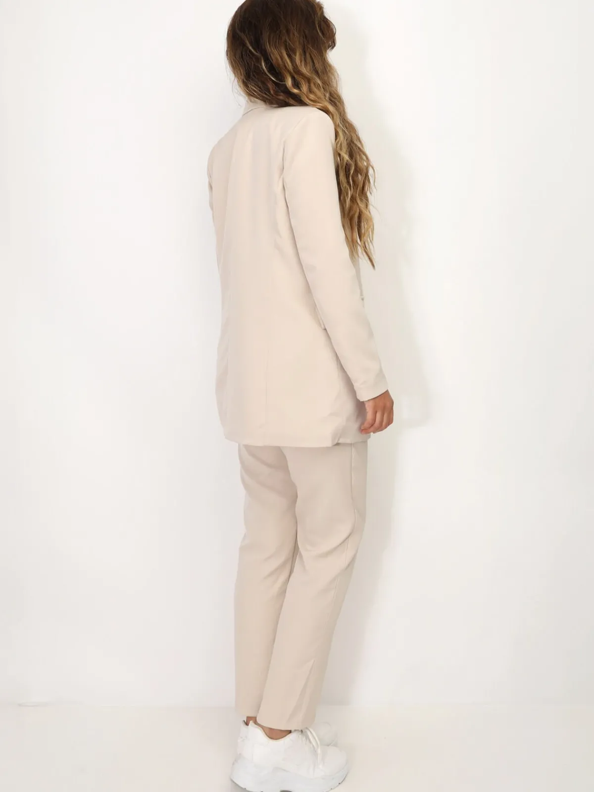New La Modeuse Ensemble tailleur droit Beige