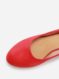 Clearance La Modeuse Escarpins arrondis en suédine grandes tailles Rouge
