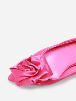 Sale La Modeuse Escarpins satinés à fleur Fuchsia