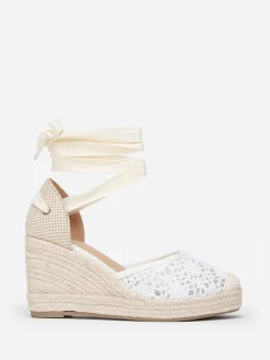 La Modeuse Espadrilles compensées dentelées à nouer Blanc