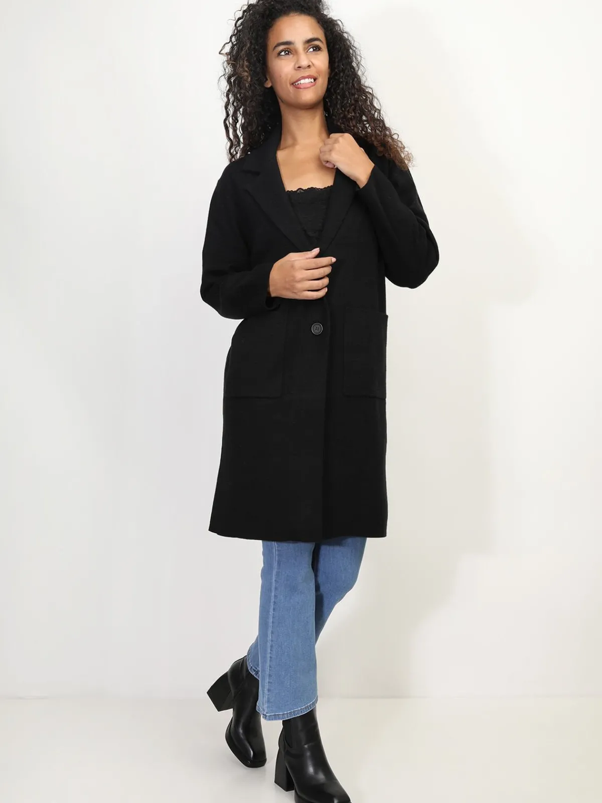 Outlet La Modeuse Gilet mi-long avec poches et revers de col Noir