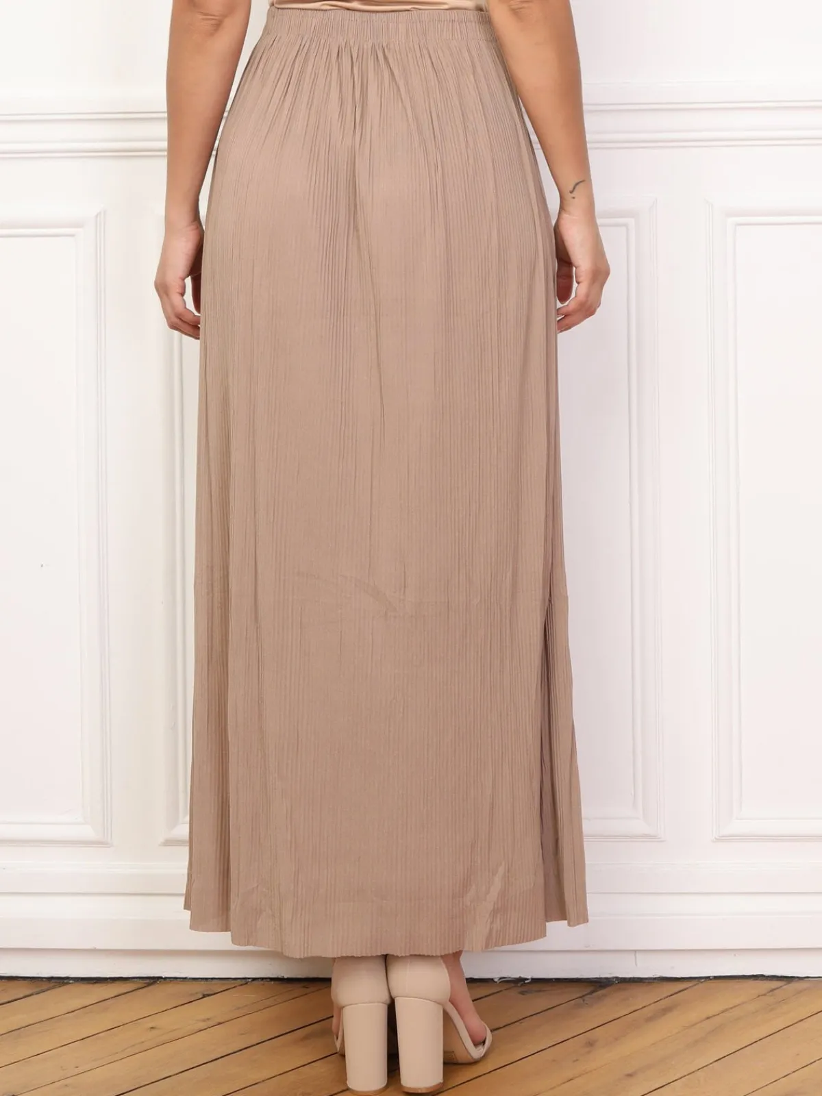 New La Modeuse Jupe longue évasée et plissée Taupe