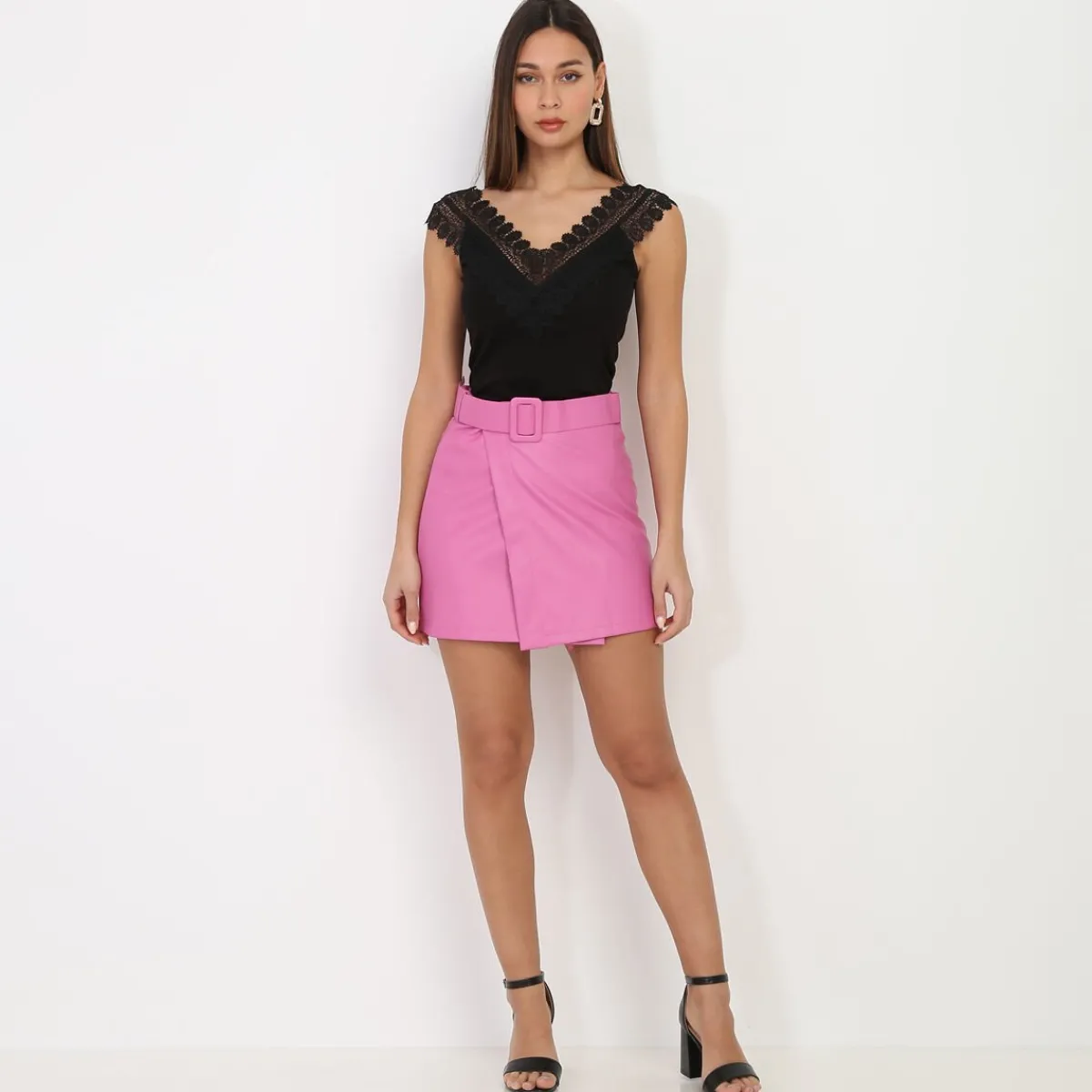 Online La Modeuse Jupe portefeuille ceinturée en simili Fuchsia