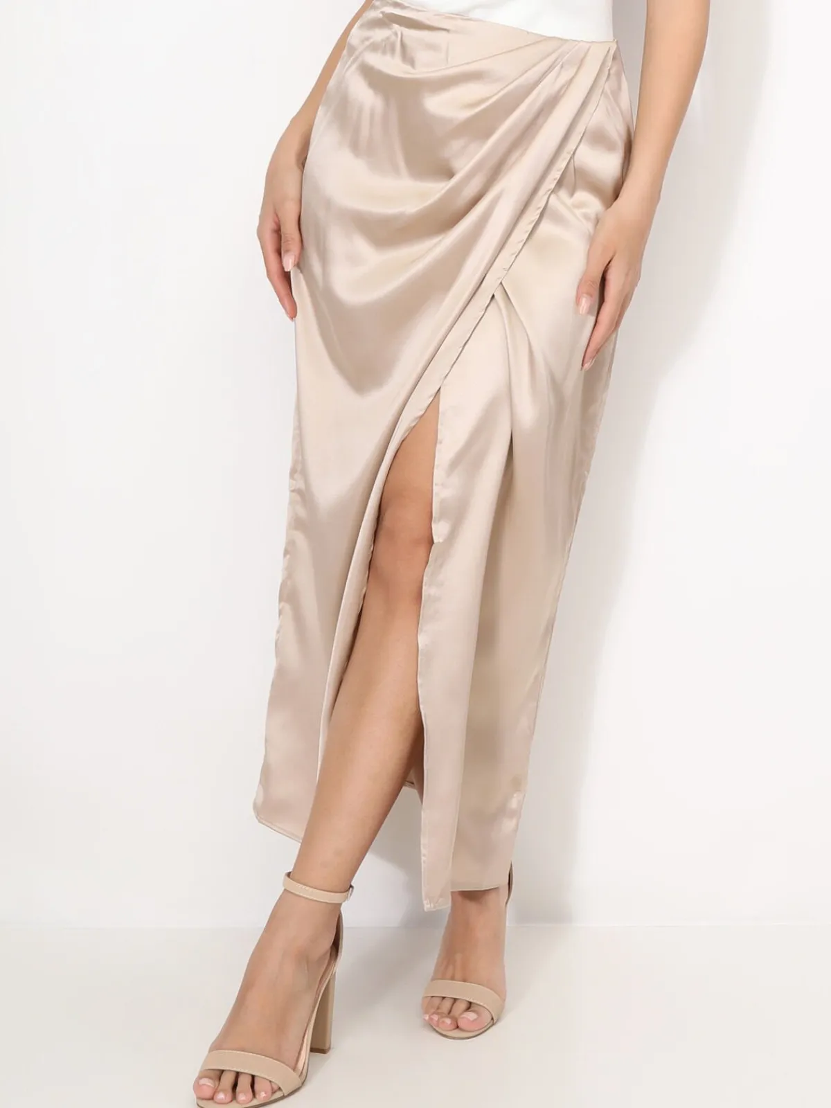 Best La Modeuse Jupe satinée style portefeuille Beige