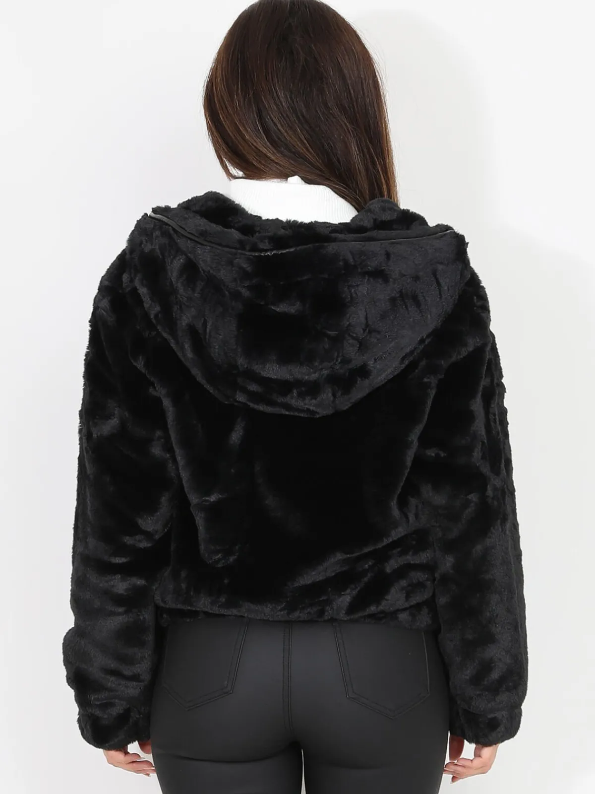 Hot La Modeuse Manteau court à fausse fourrure Noir