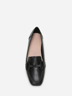 Online La Modeuse Mocassins à bride métallique et surpiqûres Noir