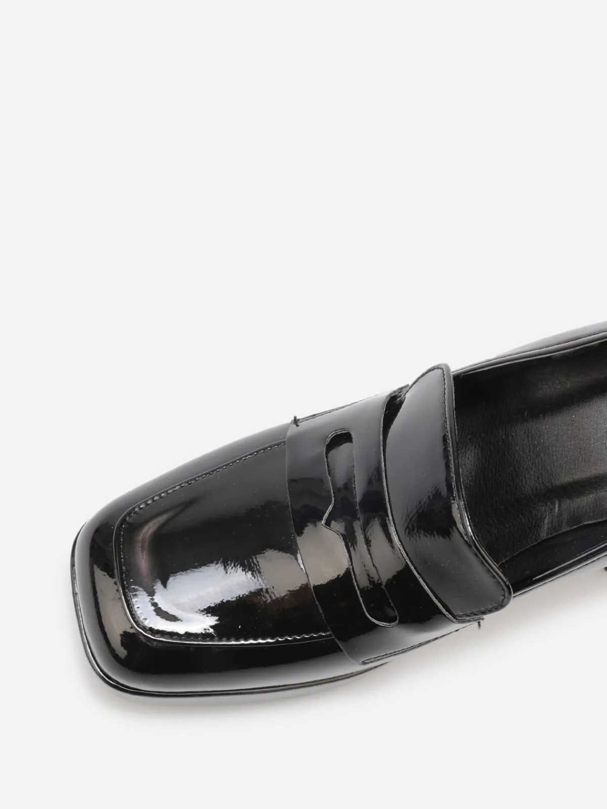 Discount La Modeuse Mocassins vernis à talon Noir