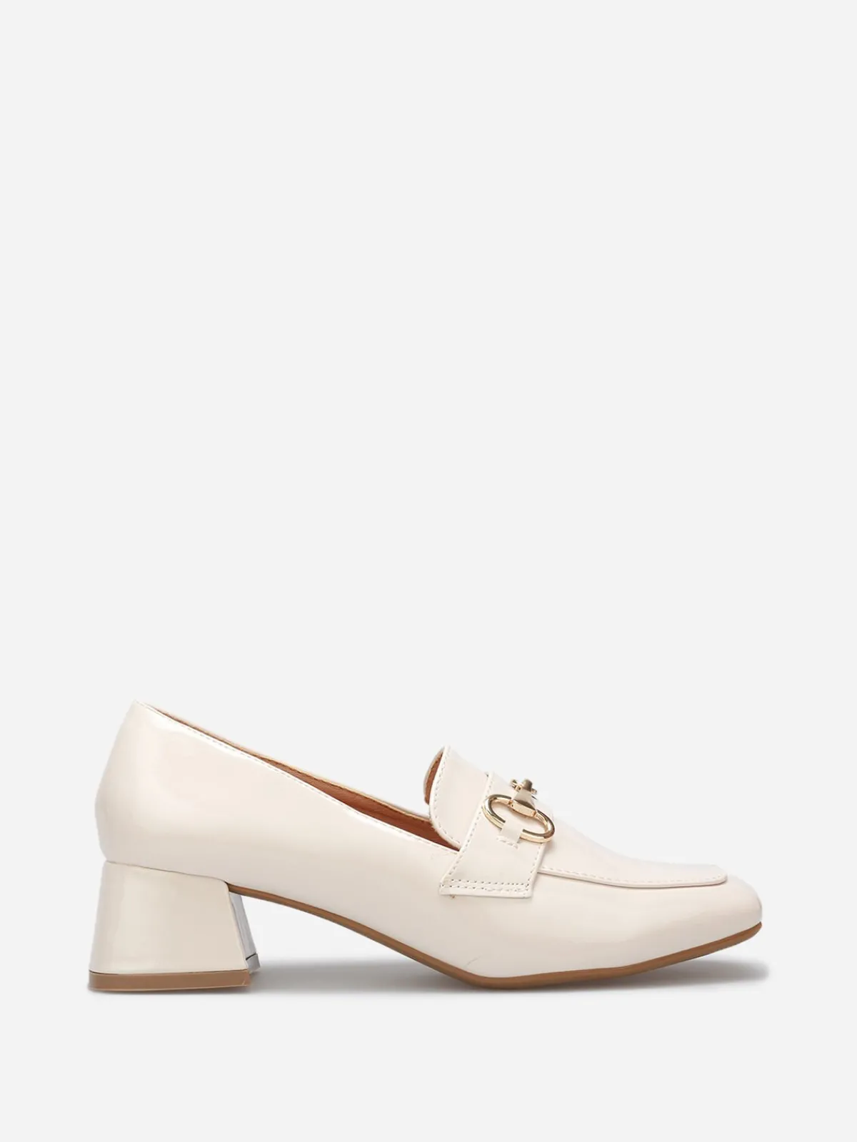 La Modeuse Mocassins vernis à talon et mors doré Beige