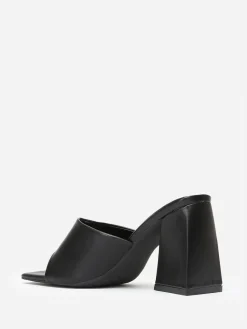Discount La Modeuse Mules à talon en triangle et bout carré Noir