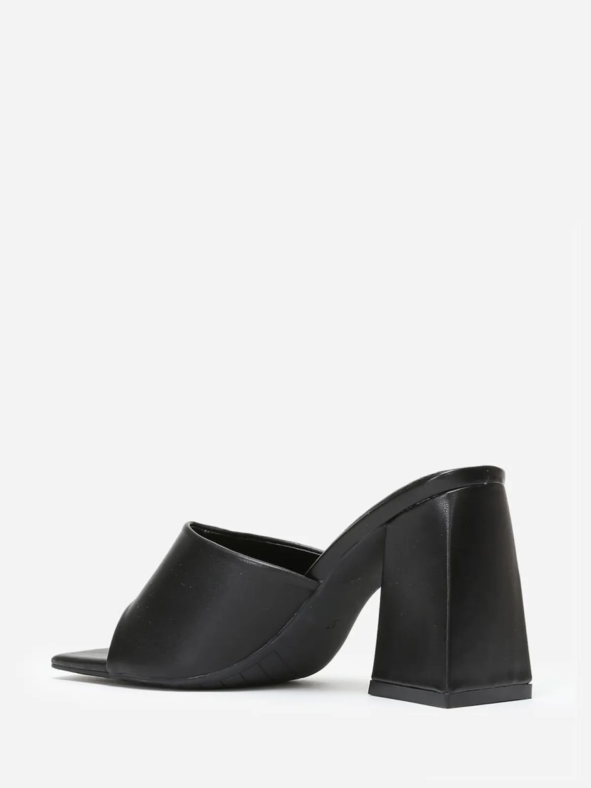 Discount La Modeuse Mules à talon en triangle et bout carré Noir