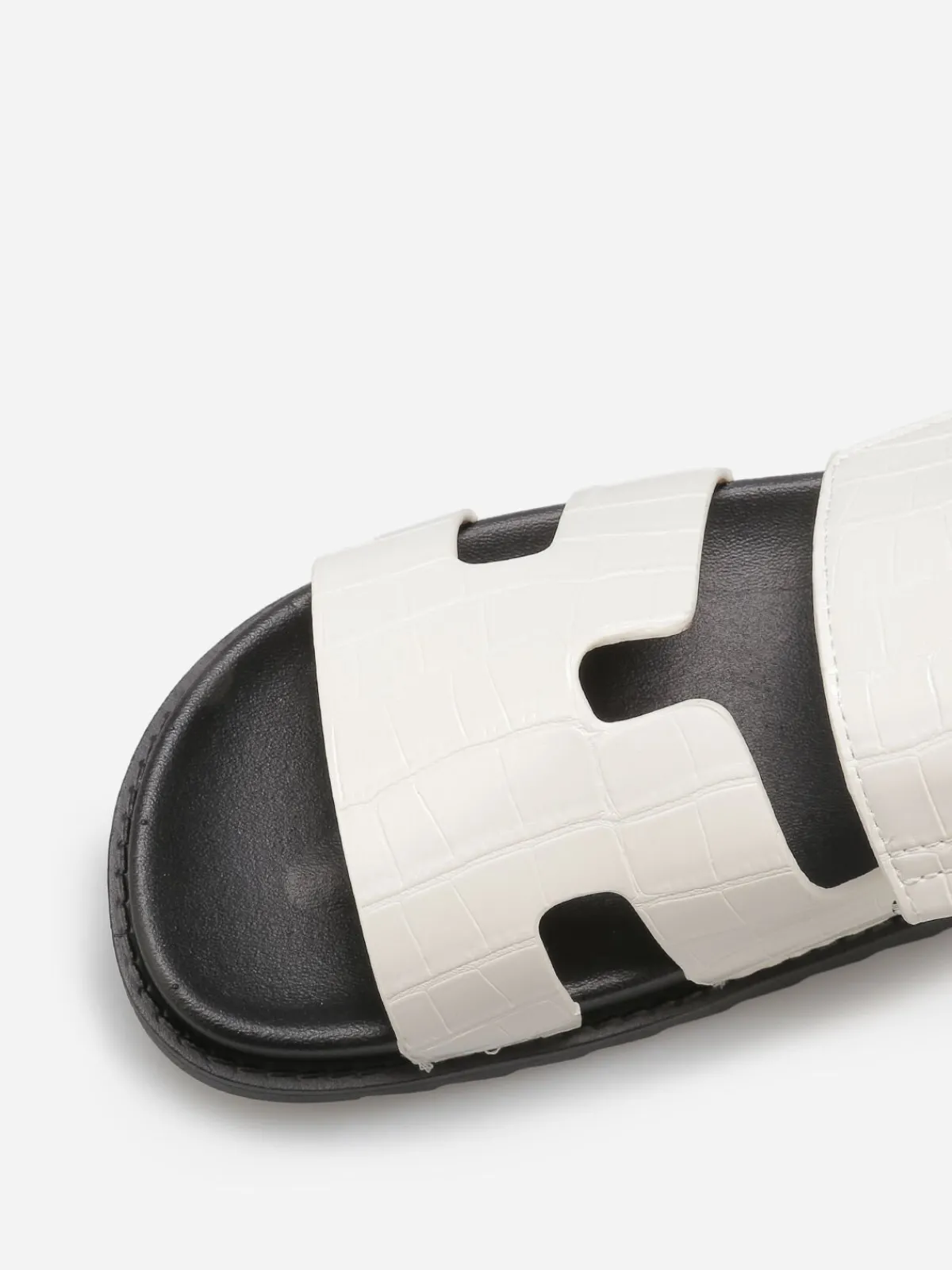 New La Modeuse Mules effet croco à brides ajourées Blanc