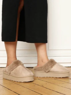 Hot La Modeuse Mules en suédine fourrées Beige