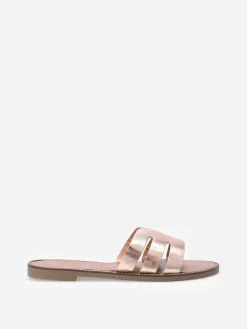 La Modeuse Mules plates à bride ajourée et clous Dorérose