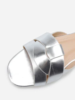 Discount La Modeuse Mules plates à brides entrecroisées Argenté