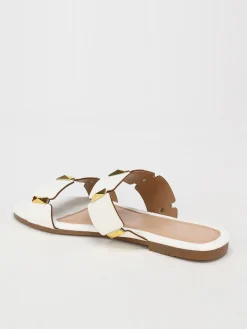 Outlet La Modeuse Mules plates à brides et détails grandes tailles Blanc