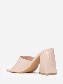 New La Modeuse Mules vernies à talon en triangle Beige