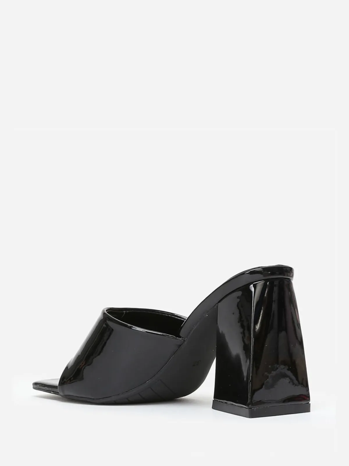 Hot La Modeuse Mules vernies à talon en triangle Noir