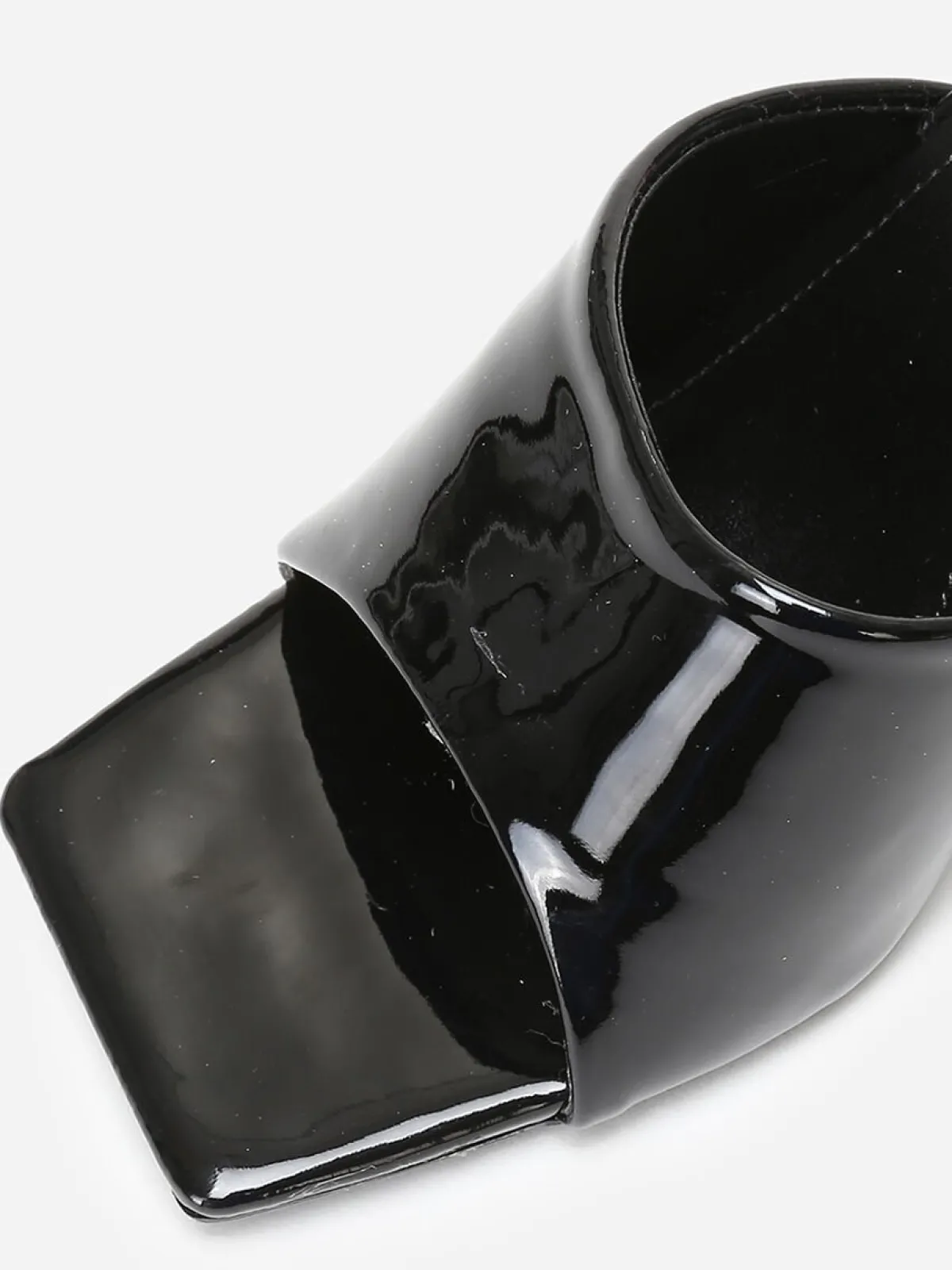 Hot La Modeuse Mules vernies à talon en triangle Noir