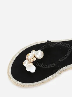 Clearance La Modeuse Nu-pieds en suédine à perles et coquillages Noir