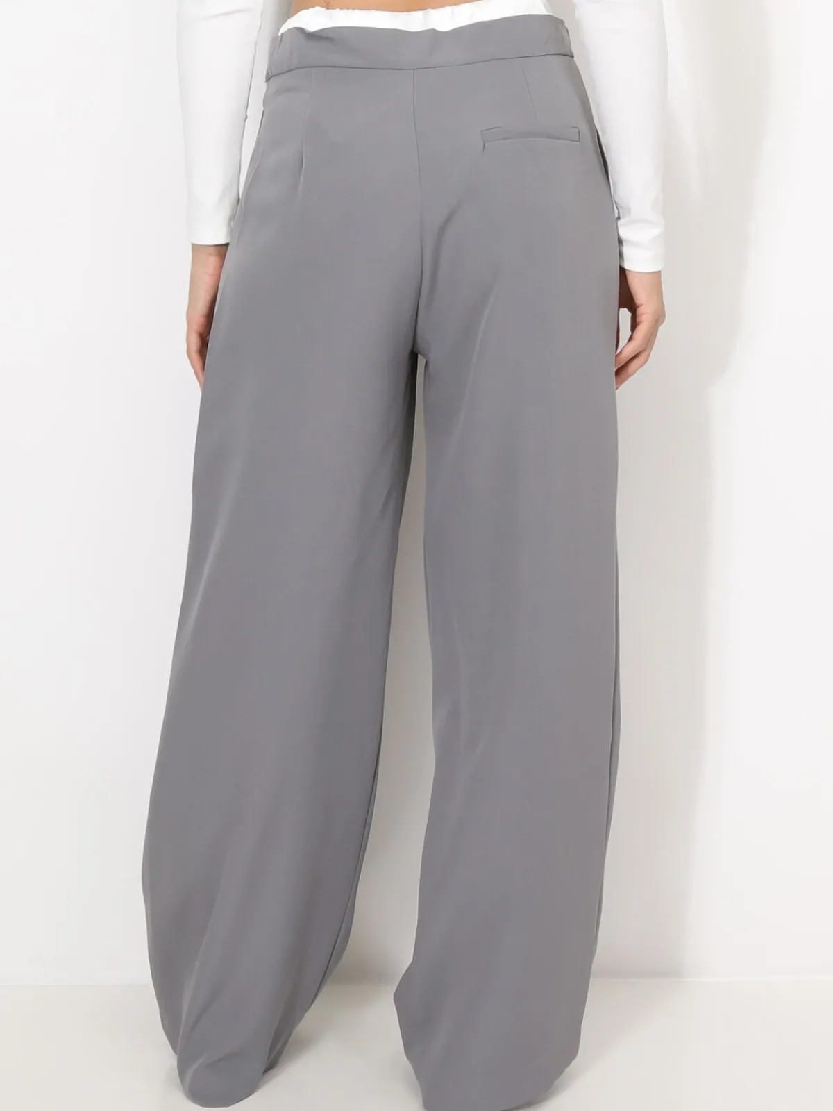 Sale La Modeuse Pantalon de costume à taille contrastante Gris