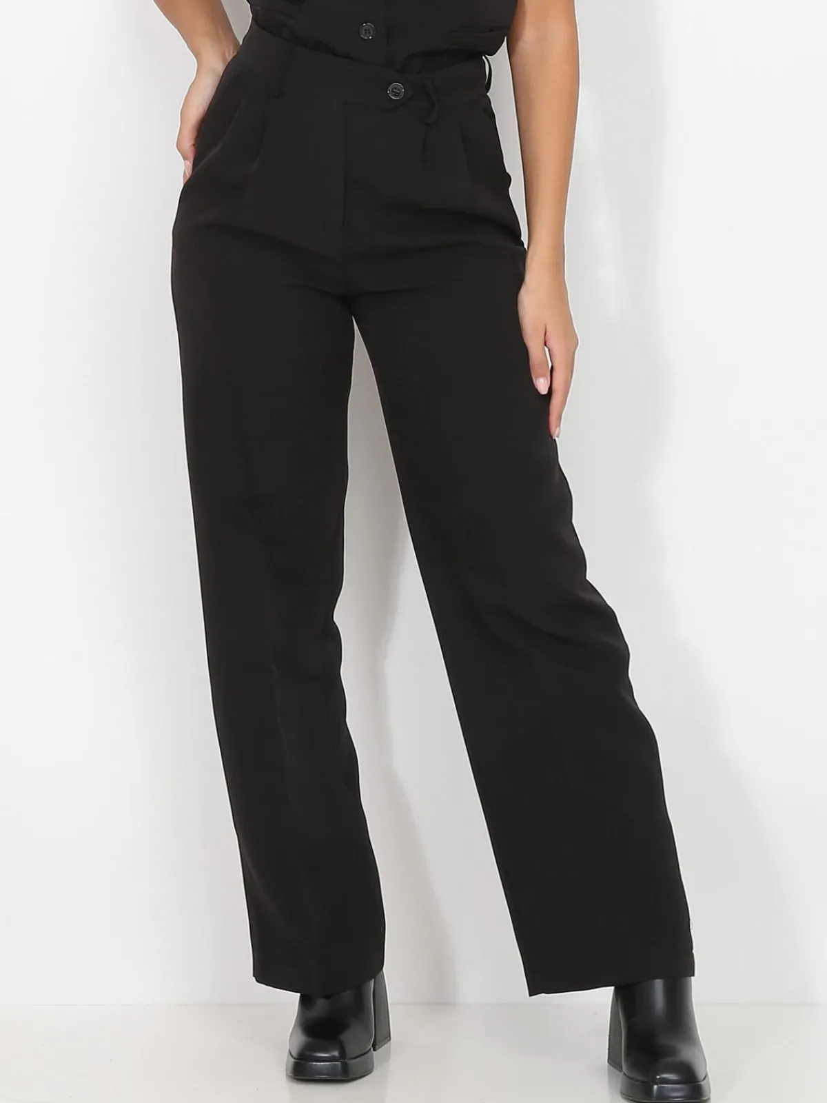 La Modeuse Pantalon de costume large à plis Noir