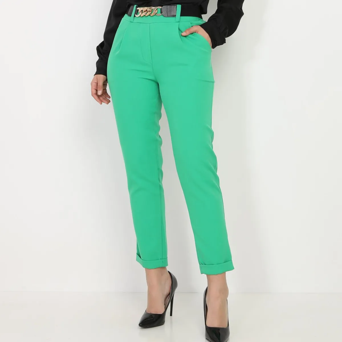 New La Modeuse Pantalon droit avec ceinture à maillons Vert