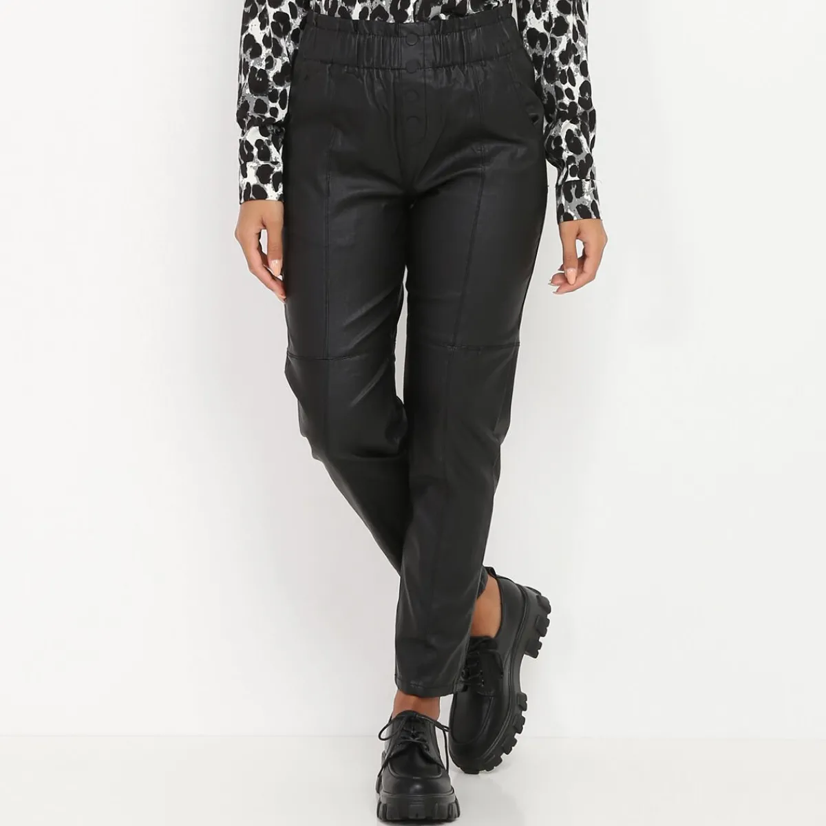 Discount La Modeuse Pantalon droit enduit taille haute Noir