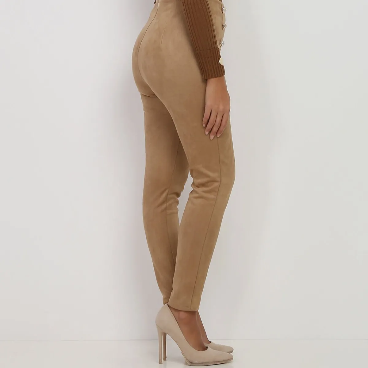 Discount La Modeuse Pantalon en suédine à boutons Camel