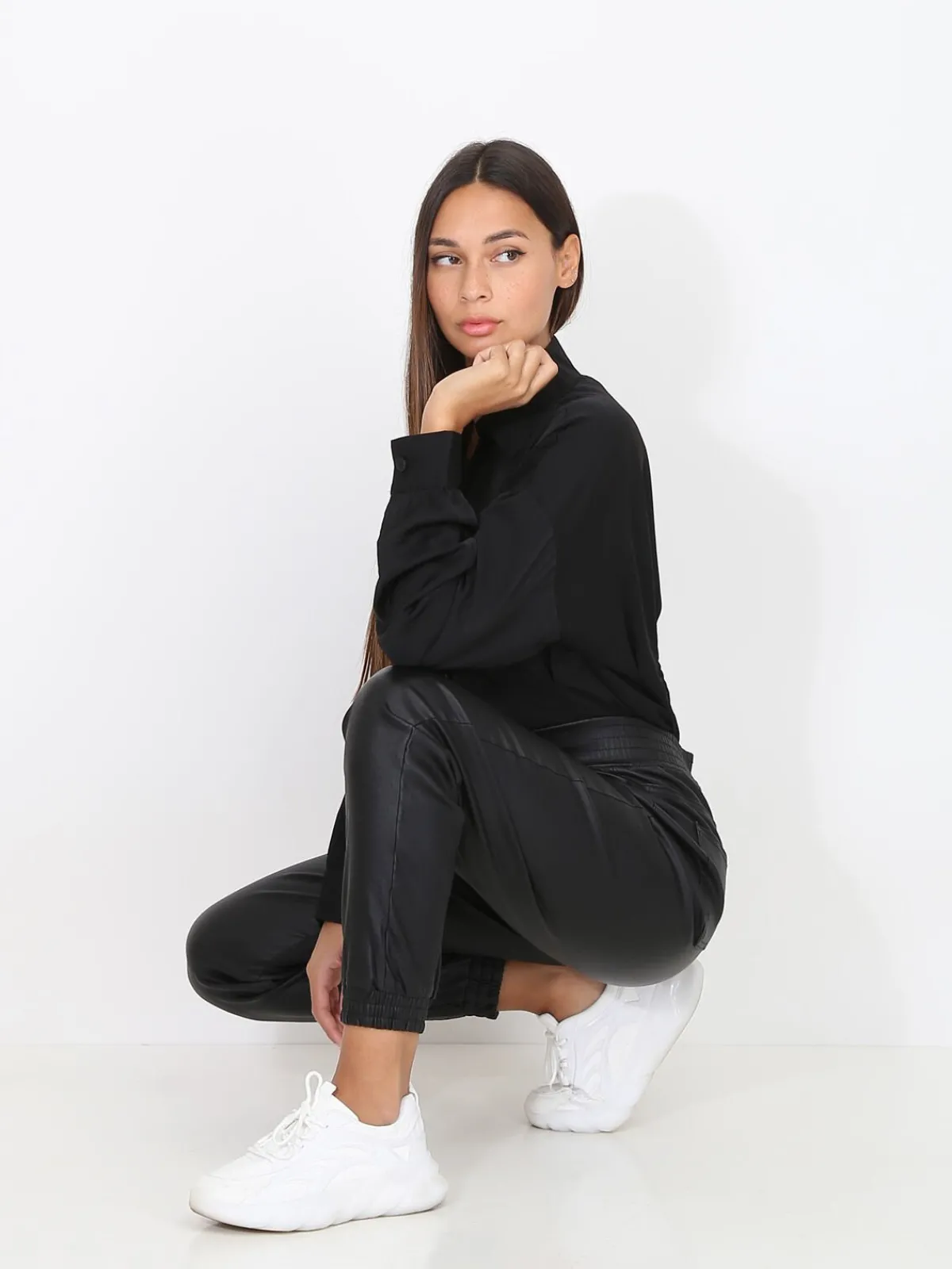 Clearance La Modeuse Pantalon jogger en simili Noir