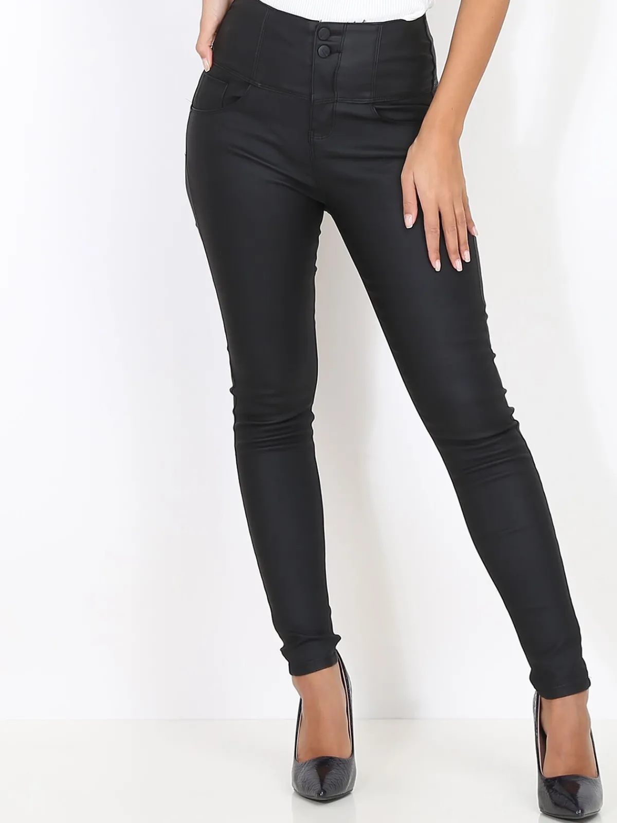 Discount La Modeuse Pantalon slim enduit à zip et boutons Noir
