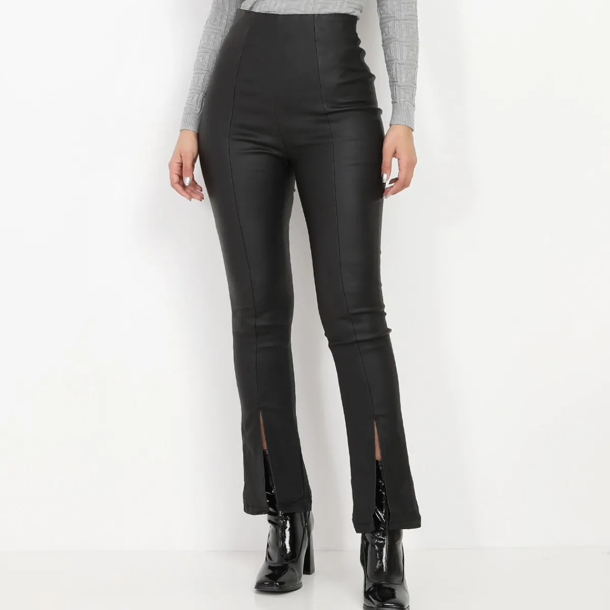 Sale La Modeuse Pantalon taille haute enduit à fentes Noir