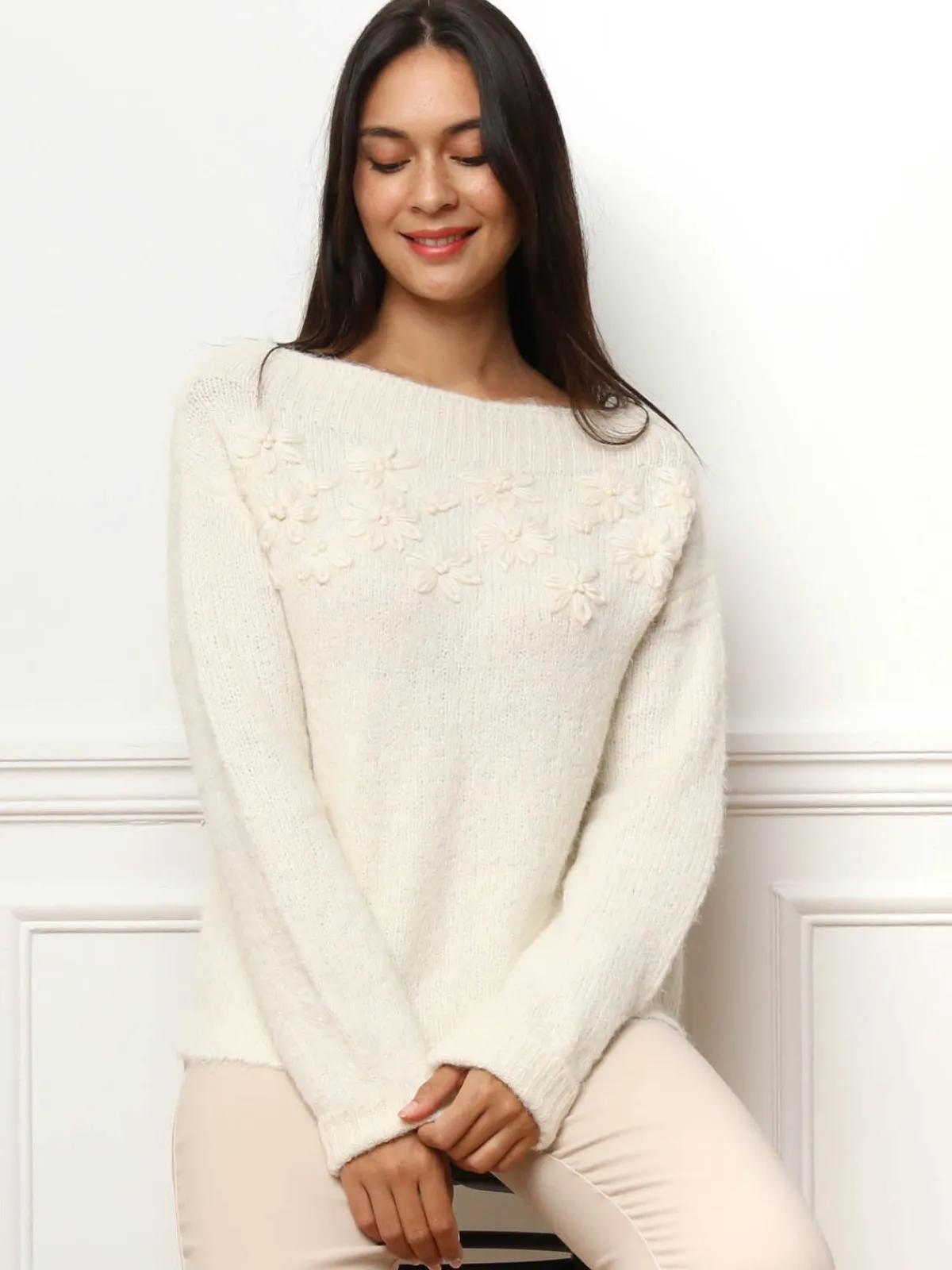 Best La Modeuse Pull à col bateau et fleurs brodées Beige