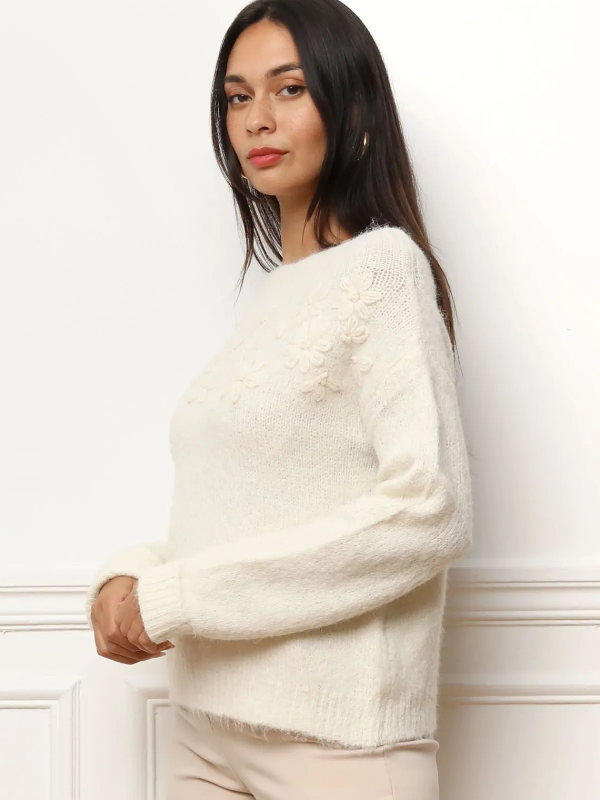 Best La Modeuse Pull à col bateau et fleurs brodées Beige