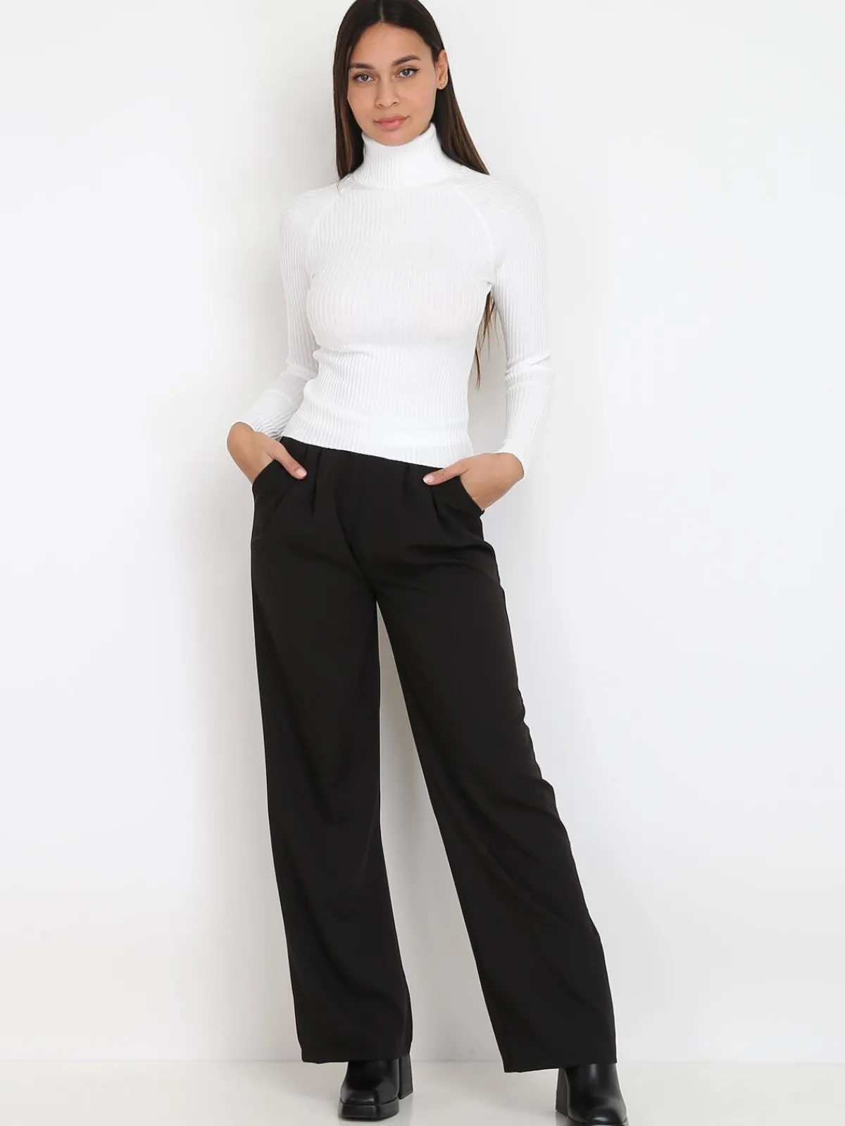 Hot La Modeuse Pull en maille côtelée à col roulé Blanc