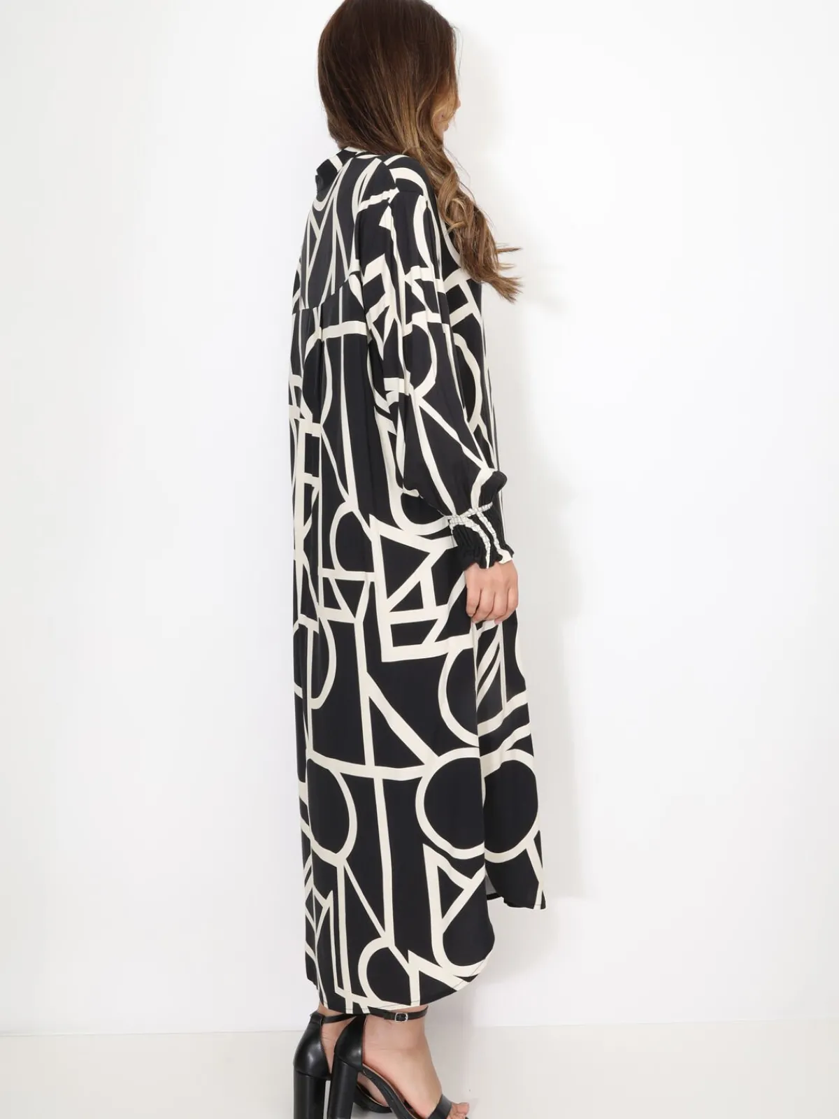 Outlet La Modeuse Robe chemise à motif géométrique Noir
