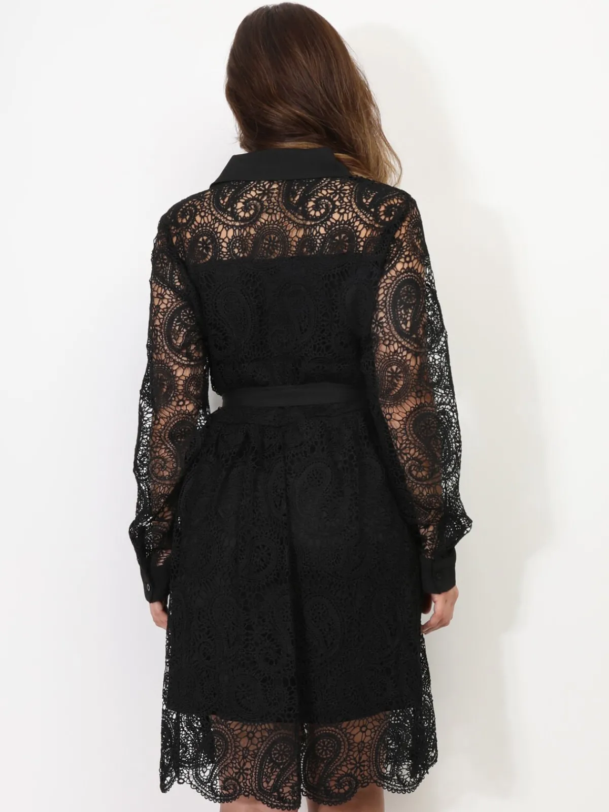 Outlet La Modeuse Robe chemise en dentelle à nouer Noir