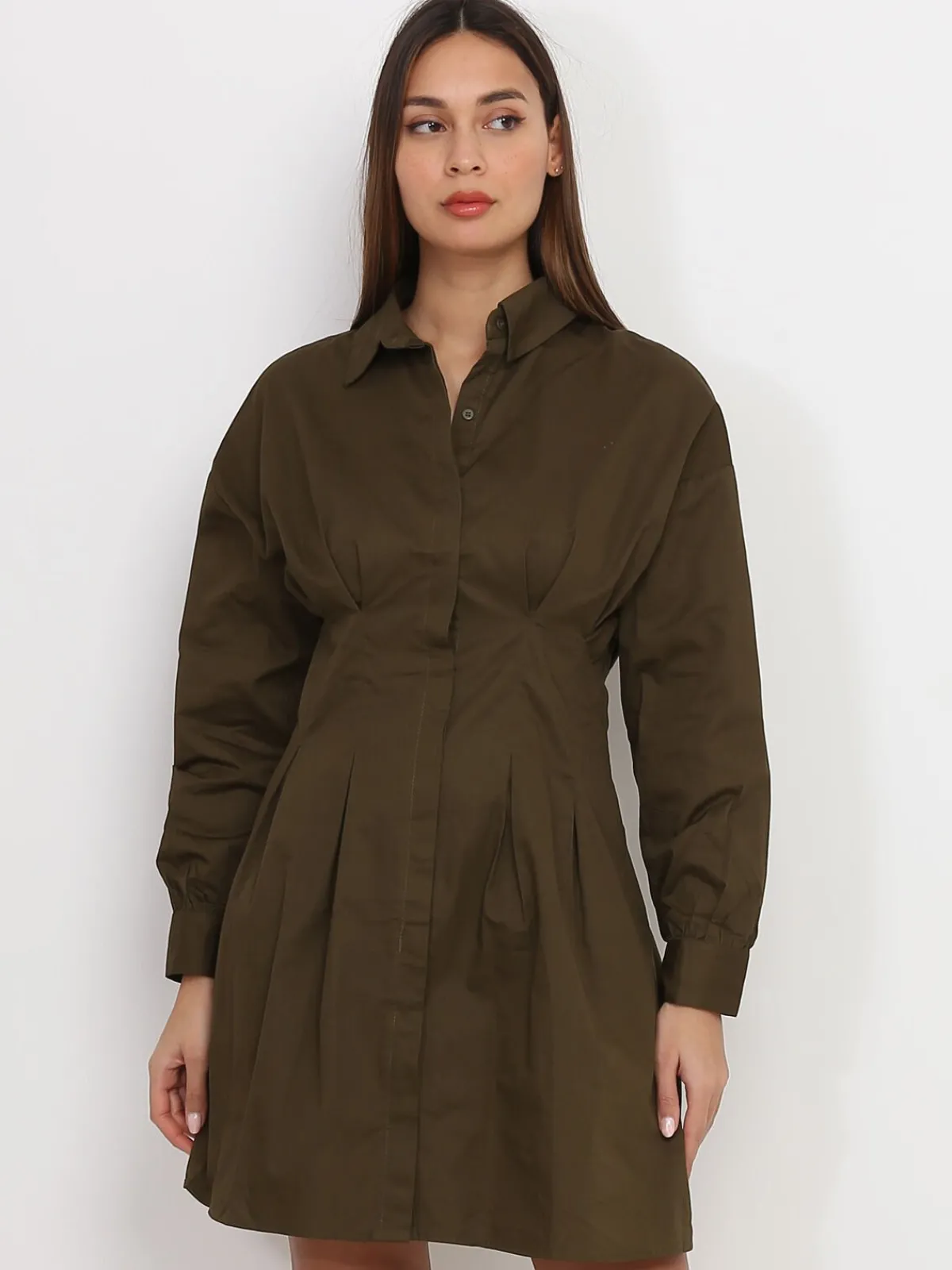 Outlet La Modeuse Robe chemise plissée et évasée Kaki